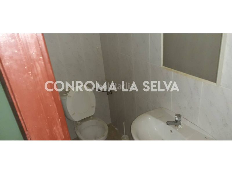 Foto ba91ec43-a8fc-4fa6-964d-44c11f45aa59. Local comercial a Malgrat de Mar