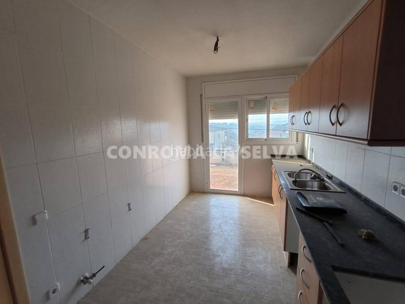 Foto 28ea2435-35c9-4a43-8923-8af726695742. Casa vivienda por terminar con dos espaciosos locales en Maçanet de la Selva