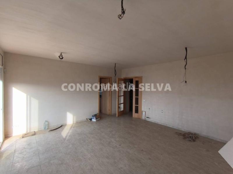 Foto 3e008cbf-8e6e-407f-b153-1576827c1baa. Casa vivienda por terminar con dos espaciosos locales en Maçanet de la Selva