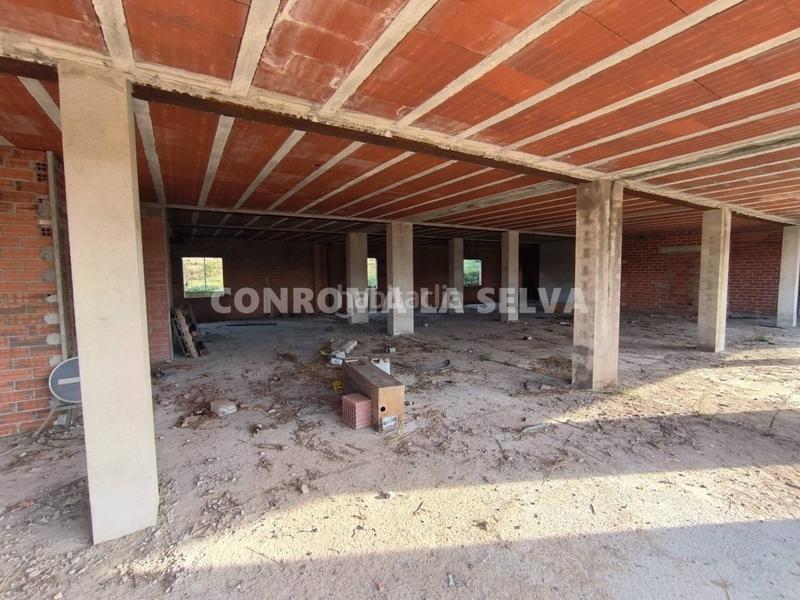Foto 42ef76ef-67a4-42b6-a872-f32758ae75e7. Casa vivienda por terminar con dos espaciosos locales en Maçanet de la Selva