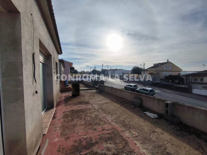 Foto 765c8289-9b68-48b5-83ff-d1c86213fd01. Casa vivienda por terminar con dos espaciosos locales en Maçanet de la Selva