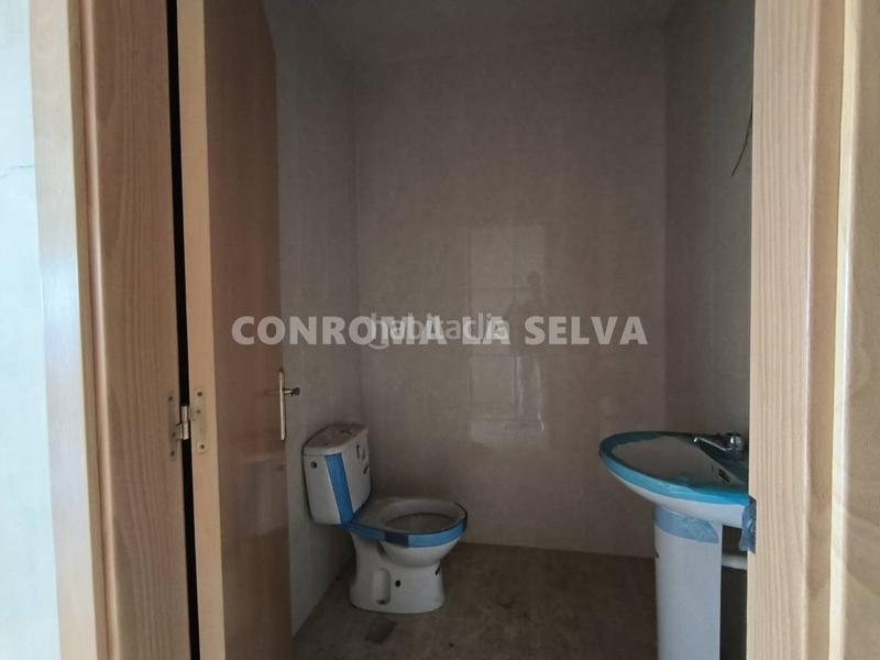 Foto 8fb7cbce-4ab0-430c-8f2b-baebd51e318a. Casa vivienda por terminar con dos espaciosos locales en Maçanet de la Selva