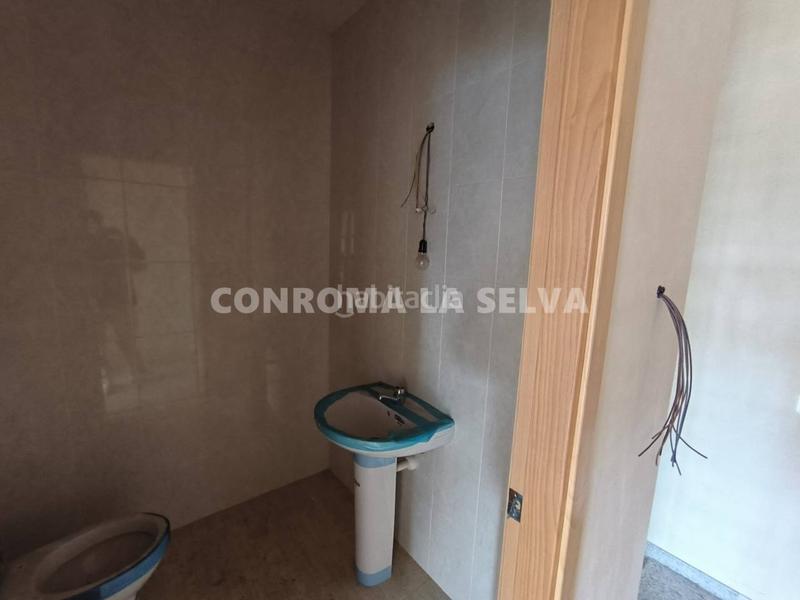 Foto d37c7477-0960-4e9b-a726-49b23f42c694. Casa vivienda por terminar con dos espaciosos locales en Maçanet de la Selva
