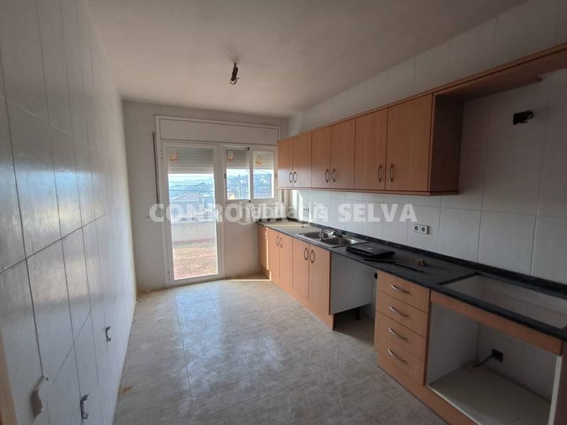 Foto dd2e464d-3c00-4908-9625-56de4ad3d0e2. Casa vivienda por terminar con dos espaciosos locales en Maçanet de la Selva