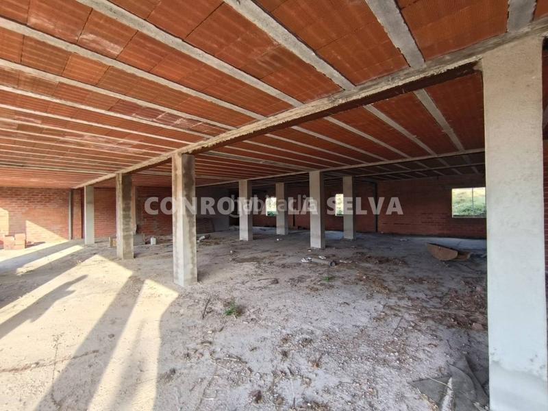 Foto fb403d14-c3db-4a9a-94da-6642c6dc4953. Casa vivienda por terminar con dos espaciosos locales en Maçanet de la Selva