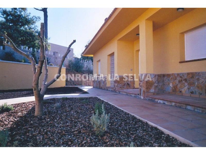 Foto 92b8fc98-4e6a-45e9-83bd-f46b71648a23. Haus mit heizung parking in Tordera Tordera