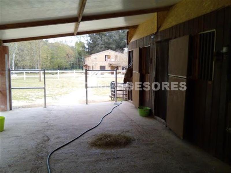 Foto d1fc0e1f-c1b3-4ad0-beaf-0b267a3bf4c8. Casale con camino riscaldamento parcheggio piscina in Fogars de la Selva