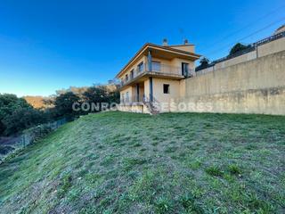 Maison à Montbarbat. Venta de una espaciosa casa en maçanet de la selva