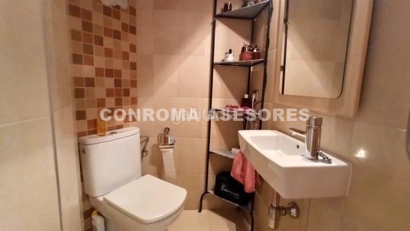 Foto aa29a07f-91a4-4710-8fb7-0e742d269826. Tríplex " estupenda casa de pueblo en venta, reformada en piso triplex..... " en Blanes