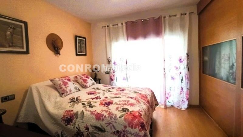 Foto adeffbdd-8ca0-42a1-b947-75419a170dc3. Tríplex " estupenda casa de pueblo en venta, reformada en piso triplex..... " en Blanes