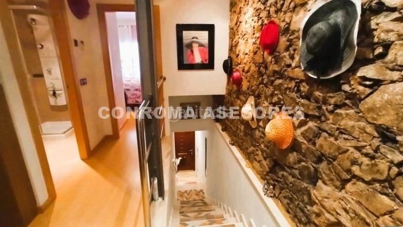 Foto cb8a22e4-5f4d-4be4-9747-8c5208f83e24. Tríplex " estupenda casa de pueblo en venta, reformada en piso triplex..... " en Blanes