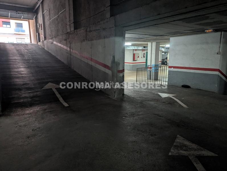 Foto 460fbdc6-7602-435d-9c41-77a9ec252a60. Parking voiture dans Centre Pineda de Mar