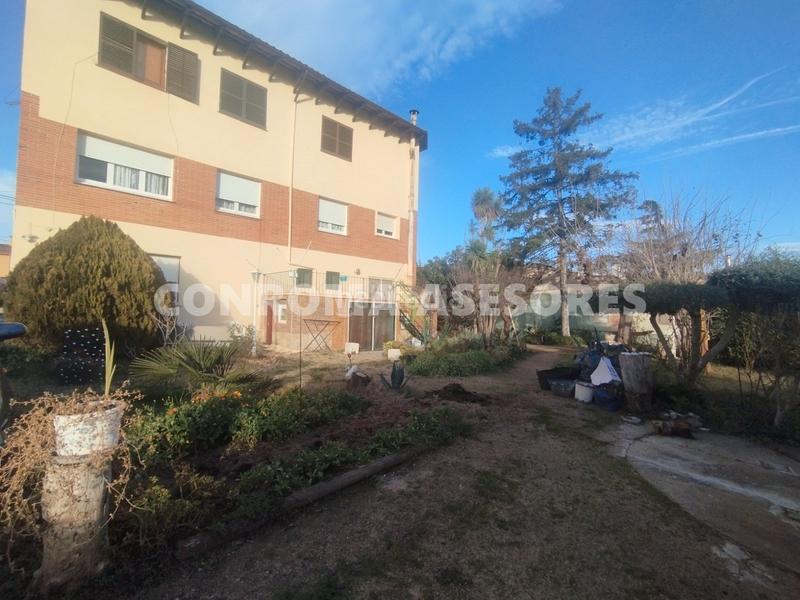 Foto ca363fa3-bb5f-4e07-9f48-fd6599ee62f8. Haus mit parking in Centre Vidreres