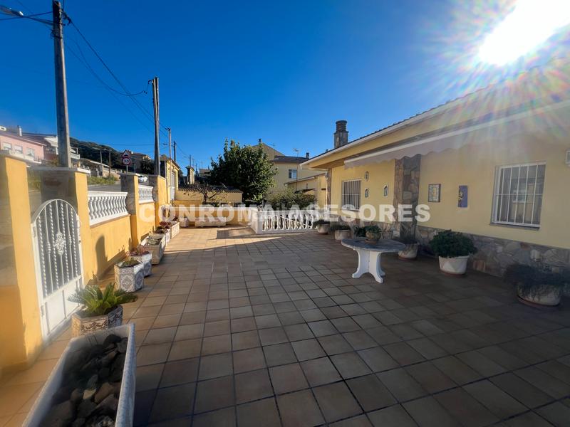 Foto 05e29337-0714-4baa-8469-eb99bc5e8722. Chalet avec cheminée chauffage parking dans Residencial Park Maçanet de la Selva