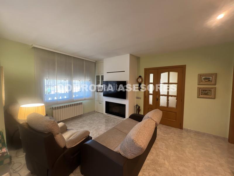 Foto a45b2ac7-8fd2-438b-a6c7-016b544ffdad. Chalet avec cheminée chauffage parking dans Residencial Park Maçanet de la Selva