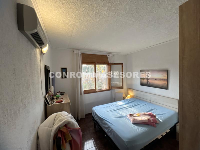 Foto 24fdbccf-a003-4a0f-87b7-01350a1e4228. Xalet amb xemeneia aparcament piscina a La Goba Vidreres