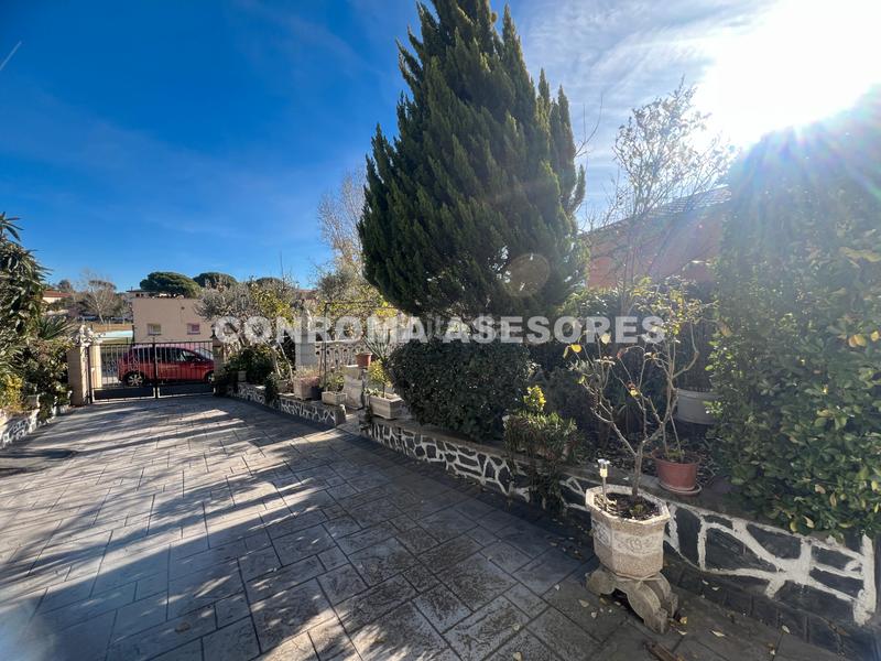 Foto 3be23802-f115-4119-b740-e0c90a6a452a. Xalet amb xemeneia aparcament piscina a La Goba Vidreres