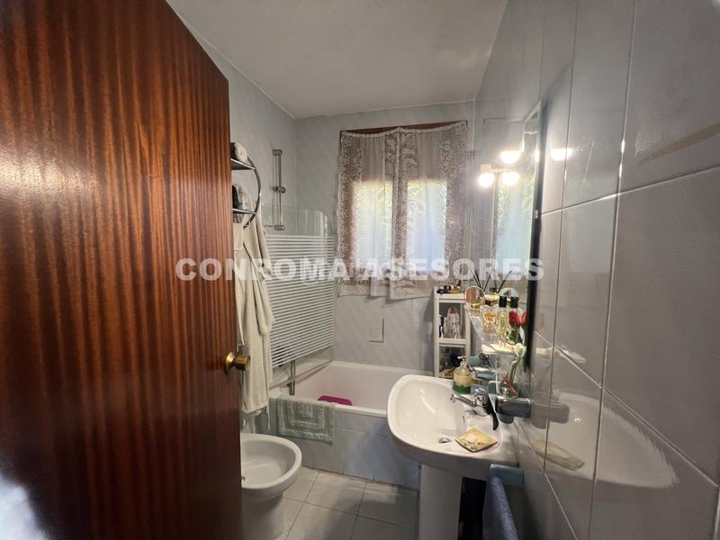 Foto 65939af3-ac05-4406-9196-f15db2fd24eb. Xalet amb xemeneia aparcament piscina a La Goba Vidreres