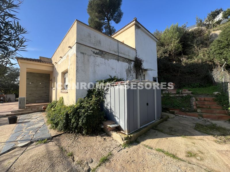 Foto 000e14d9-8d89-44ea-8482-bec74d7a89d0. Xalet amb xemeneia calefacció aparcament a Santa Susanna