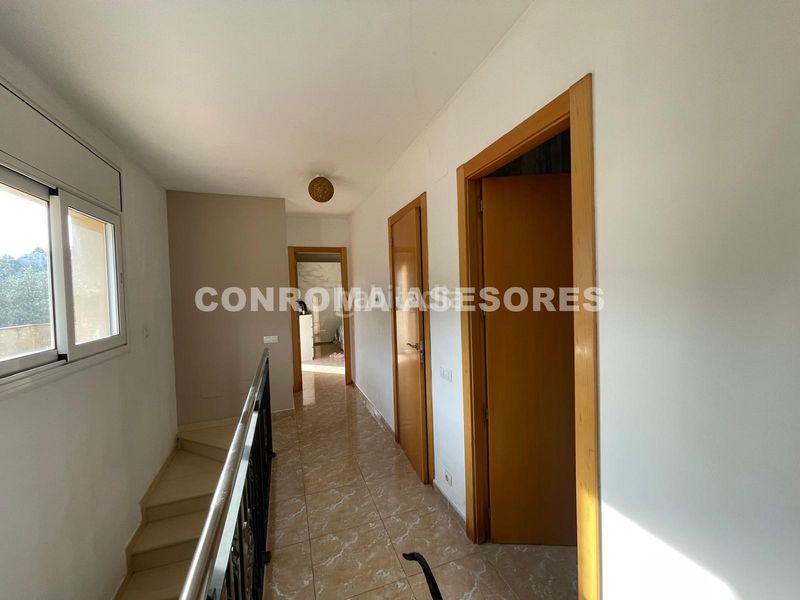 Foto 4de10a1d-4851-4889-a053-a3b2b59684c2. Xalet amb xemeneia calefacció aparcament a Santa Susanna