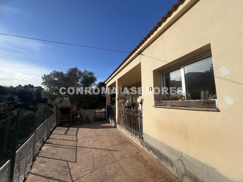 Foto b67a5704-884f-434e-afad-2a96b0d927bd. Xalet amb xemeneia calefacció aparcament a Santa Susanna