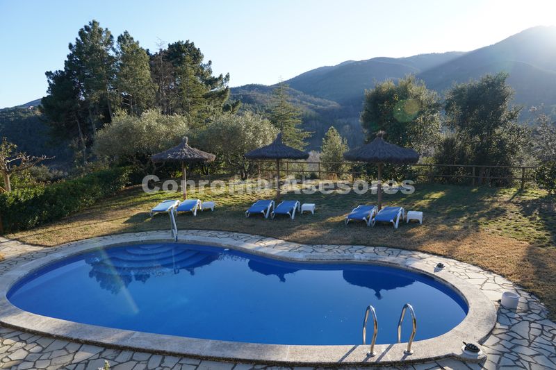 Foto 8d1e44a5-5356-42c5-b54d-4d02a404faba. Xalet amb xemeneia calefacció aparcament piscina a Arbúcies