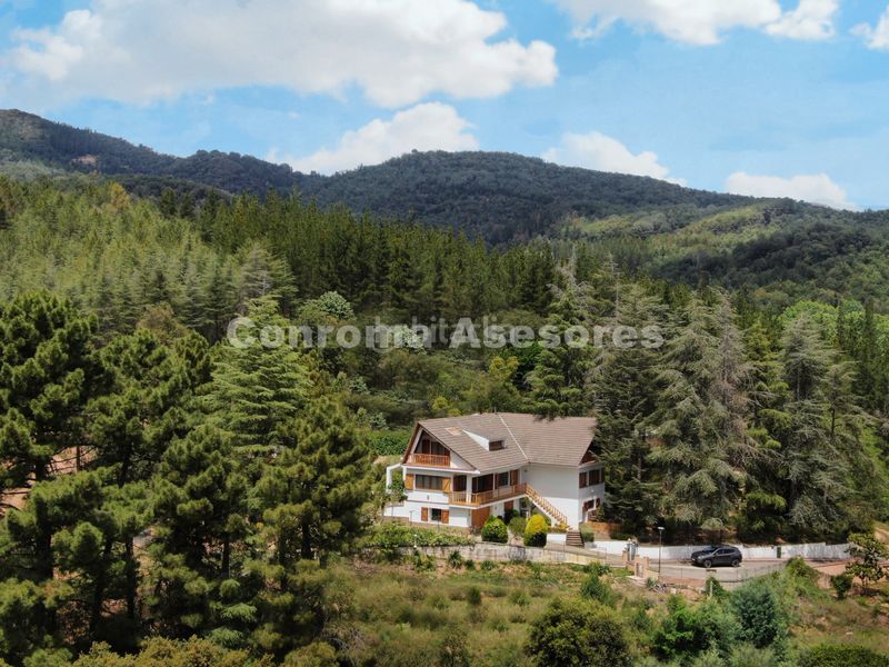 Foto a907b674-1d17-40a6-86c6-efb03e92d4fa. Xalet amb xemeneia calefacció aparcament piscina a Arbúcies
