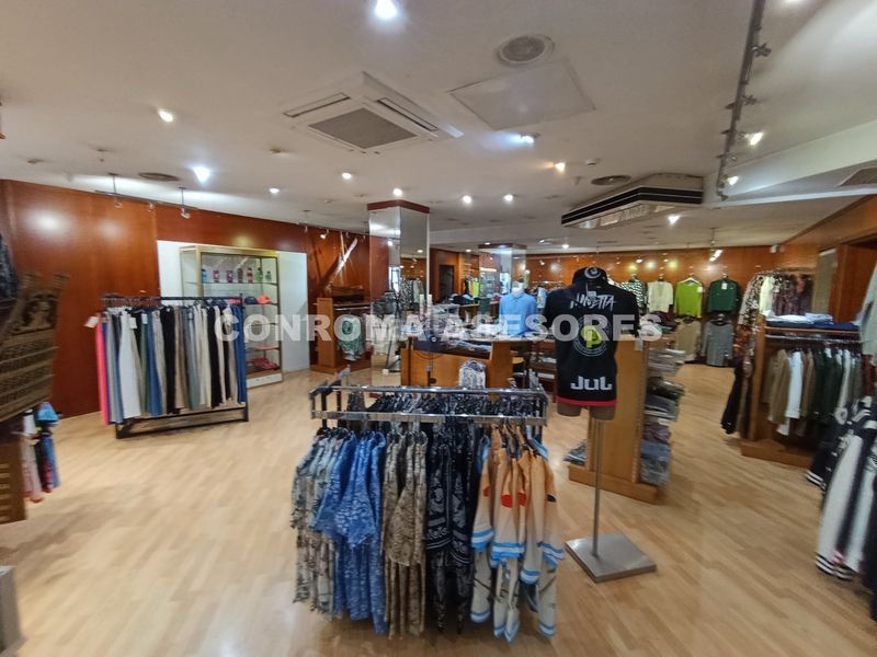 Foto 5f6668ce-fb9c-48ab-a409-52fb8f88482c. Local comercial amb calefacció a Centre Lloret de Mar