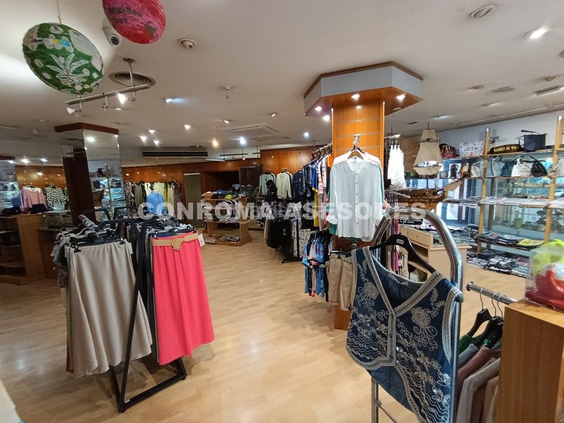 Foto 6a2e9eec-fd09-441f-b179-593d88e18521. Local comercial amb calefacció a Centre Lloret de Mar
