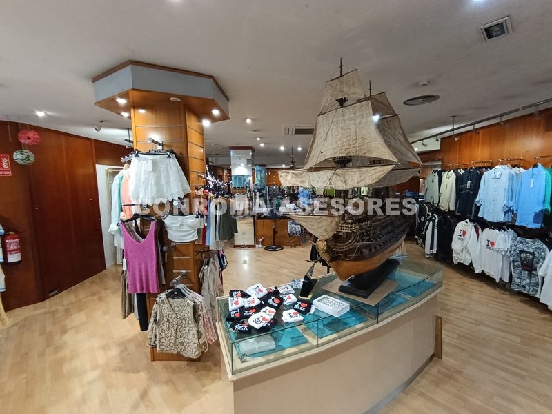 Foto a1b7dbc4-9b46-40ea-adb0-715920f618c0. Local comercial amb calefacció a Centre Lloret de Mar
