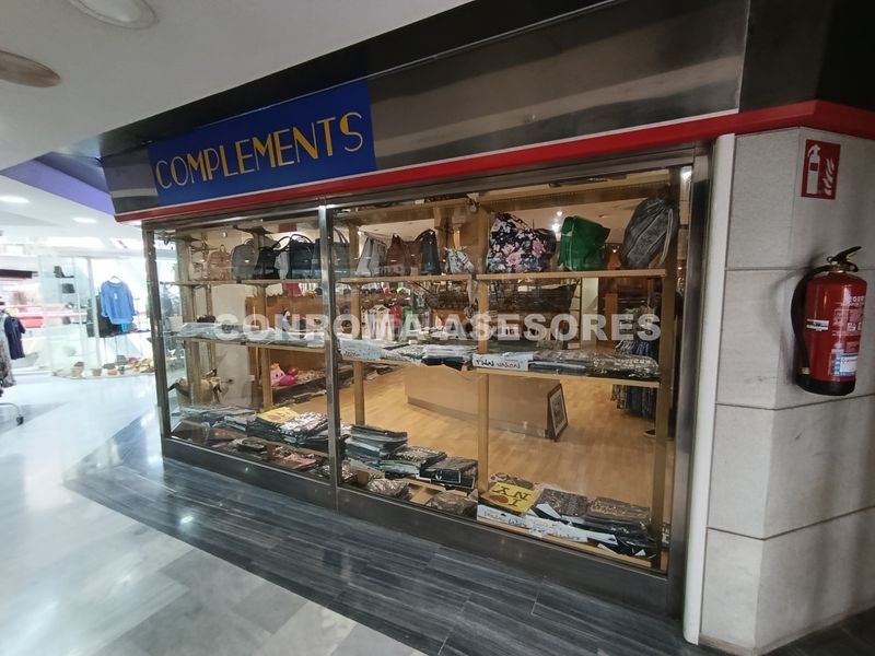 Foto b3ae07c3-18a8-49fb-ab9b-fc741bfbe1b9. Local comercial amb calefacció a Centre Lloret de Mar