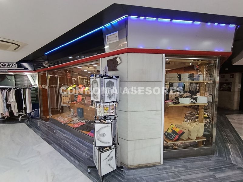 Foto b5d8cbe9-ec37-4116-b011-283833a23f5b. Local comercial amb calefacció a Centre Lloret de Mar