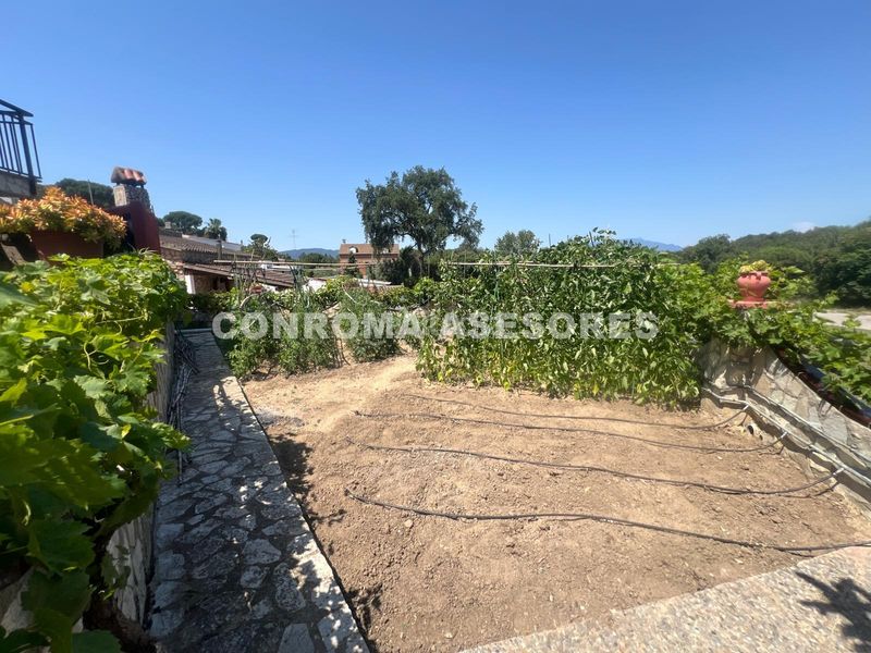 Foto e4e29989-5d4f-43e7-a489-0f64cc319a94. Xalet amb xemeneia calefacció aparcament a Mas Mora-Sant Daniel Tordera