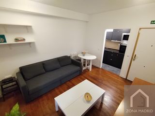 Pis  Calle del toro. Barrio palacio, 43m2, totalmente reformado, interior.