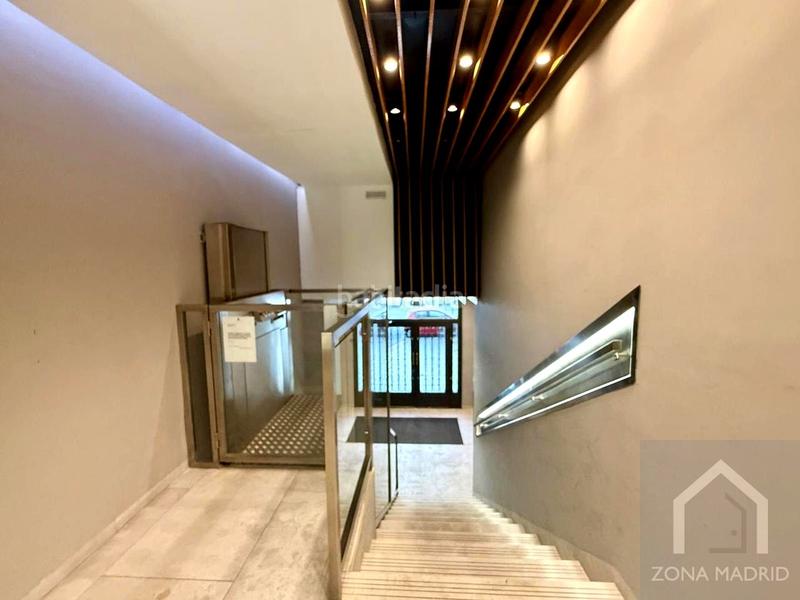 Foto b5bda63a-4dd4-4445-99a5-e19e8ba427ed. Piso zona real estate, vende en exclusiva espectacular piso séptima planta muy luminoso en Madrid