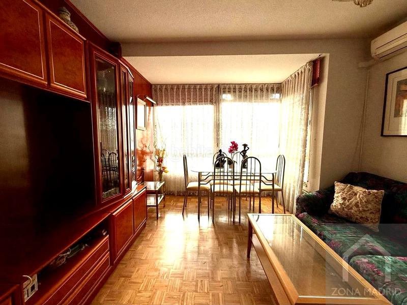 Foto b9ead0b5-7c58-47b2-9726-788a267cb89a. Piso zona real estate, vende en exclusiva espectacular piso séptima planta muy luminoso en Madrid