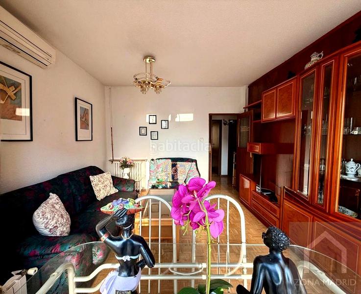 Foto c802b0f4-950f-4efe-9b60-d4ad05ff0d2e. Piso zona real estate, vende en exclusiva espectacular piso séptima planta muy luminoso en Madrid