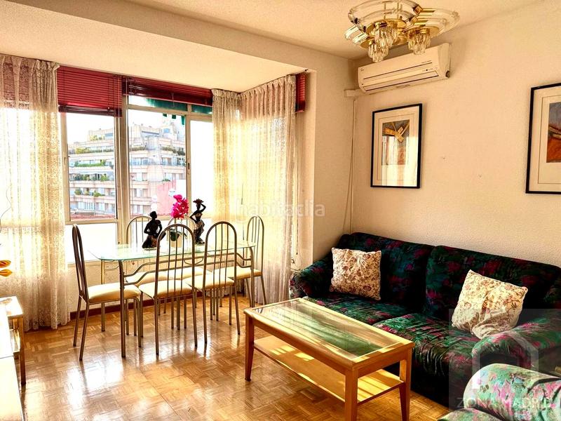Foto e084dc38-ea54-46a7-86f0-83ffff474a93. Piso zona real estate, vende en exclusiva espectacular piso séptima planta muy luminoso en Madrid