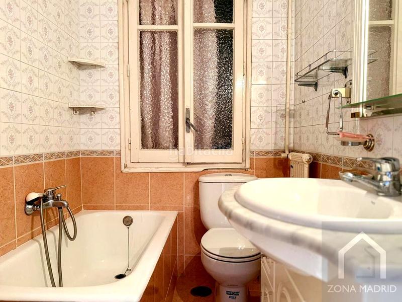 Foto e71d69e9-11f8-442a-b04f-579145e3073a. Piso zona real estate, vende en exclusiva espectacular piso séptima planta muy luminoso en Madrid