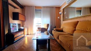Pis  Monleón. Zona madrid vallecas, vende piso de tres dormitorios, a dos minu