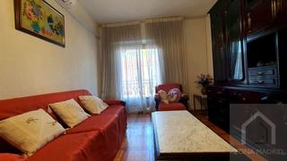 Pis  Enrique velasco. Zona madrid vallecas, vende piso de tres dormitorios, con terraz