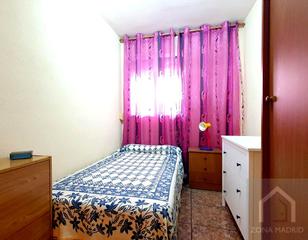 Appartement  De manuel laguna. Zona madrid vallecas, vende  piso de tres dormitorios con dos te