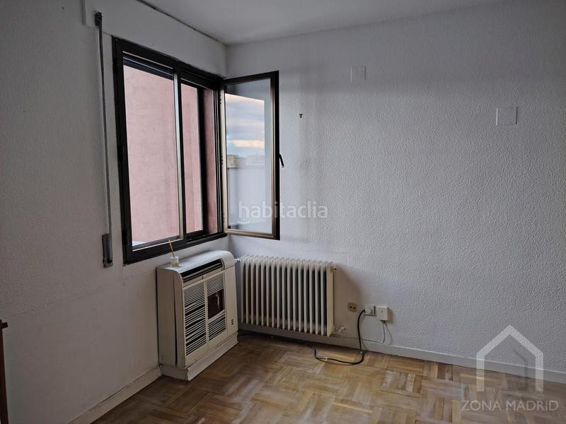 Foto 2ef682b4-fd1c-47bd-8df6-5a3a8149925c. Location appartement avec parking dans Jerónimos Madrid