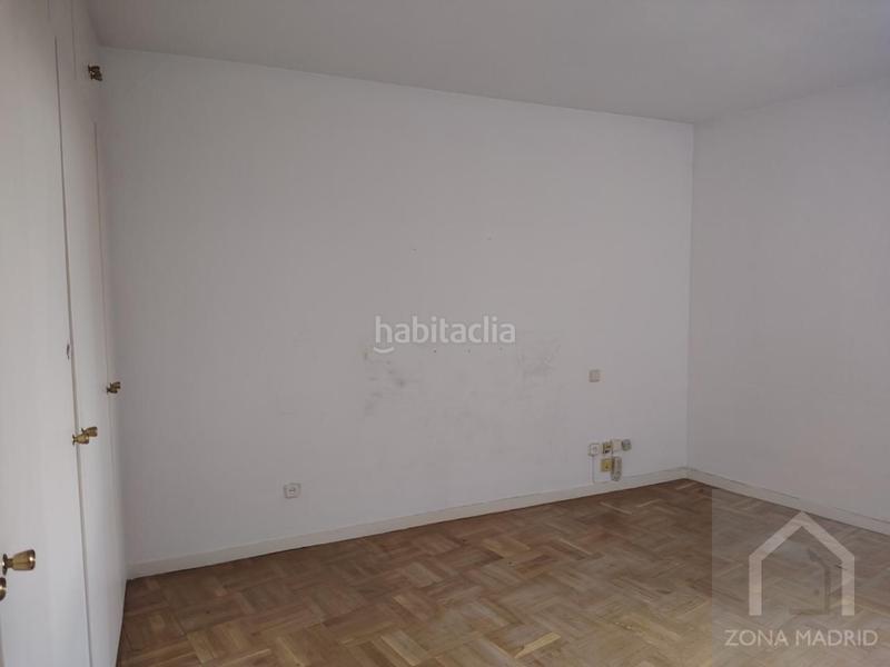 Foto 39d24de6-4114-459d-85cf-f31d52b3279c. Location appartement avec parking dans Jerónimos Madrid