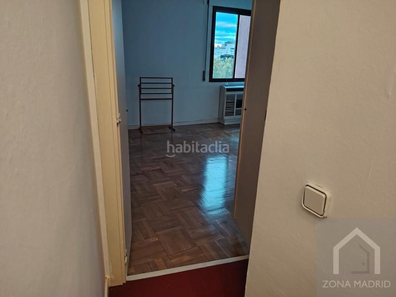 Foto df552b20-267d-4910-b7e9-35d1d951d6b4. Location appartement avec parking dans Jerónimos Madrid