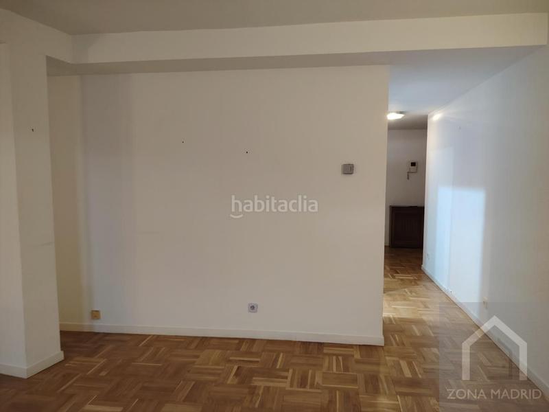 Foto ea9b3432-4d0d-4e8f-a2b8-4cc6b6aab94f. Location appartement avec parking dans Jerónimos Madrid