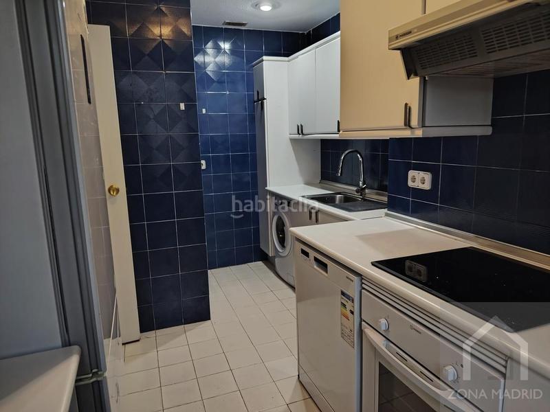 Foto f18ffdb9-47e2-481c-8cb1-af1f96c0e886. Location appartement avec parking dans Jerónimos Madrid