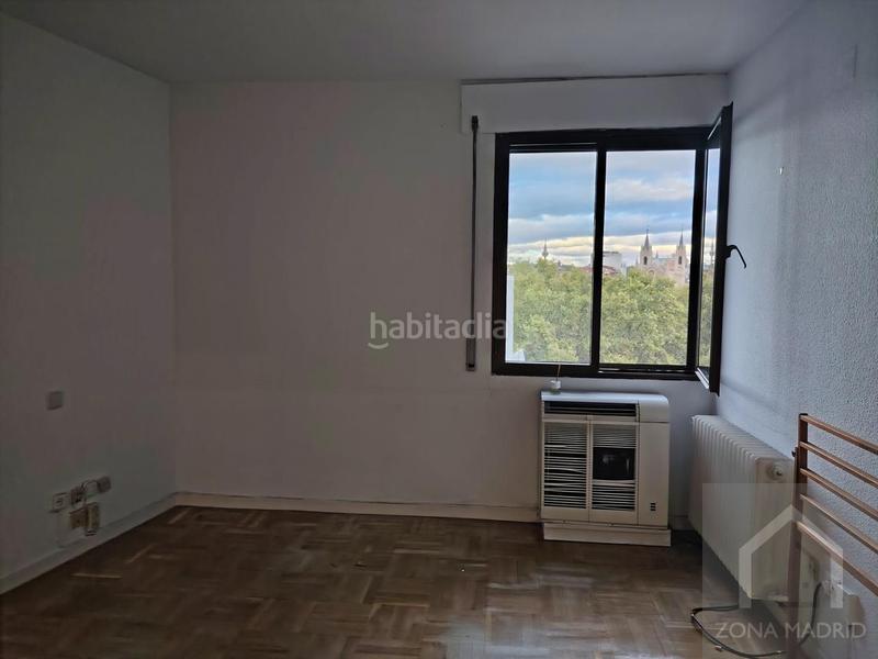 Foto 0f007acd-6b10-484e-ba33-665883f92652. Rent flat with parking in Jerónimos Madrid