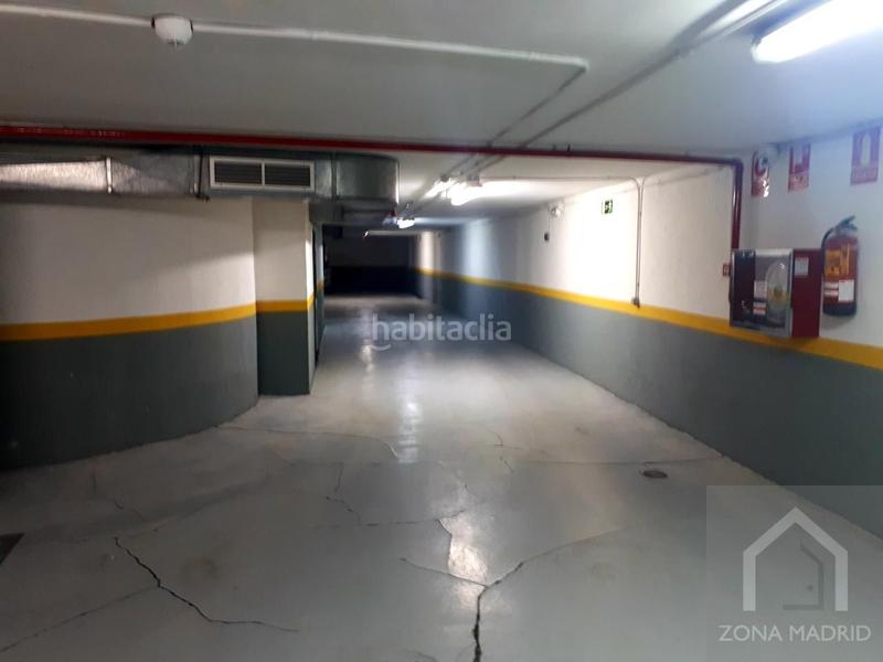Foto 3f27dd8b-bb6f-4b1c-88bb-462d9288f175. Rent flat with parking in Jerónimos Madrid
