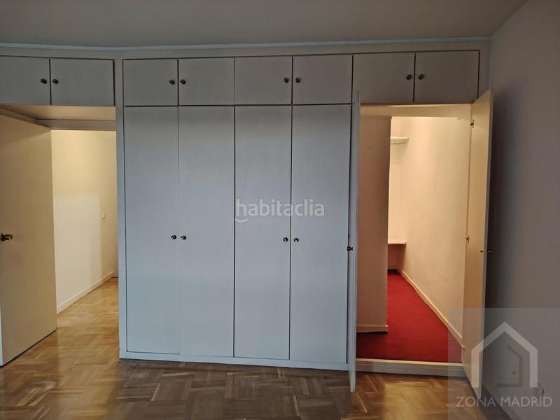 Foto e7c646eb-bea2-4ed7-9be7-0efb74375546. Rent flat with parking in Jerónimos Madrid